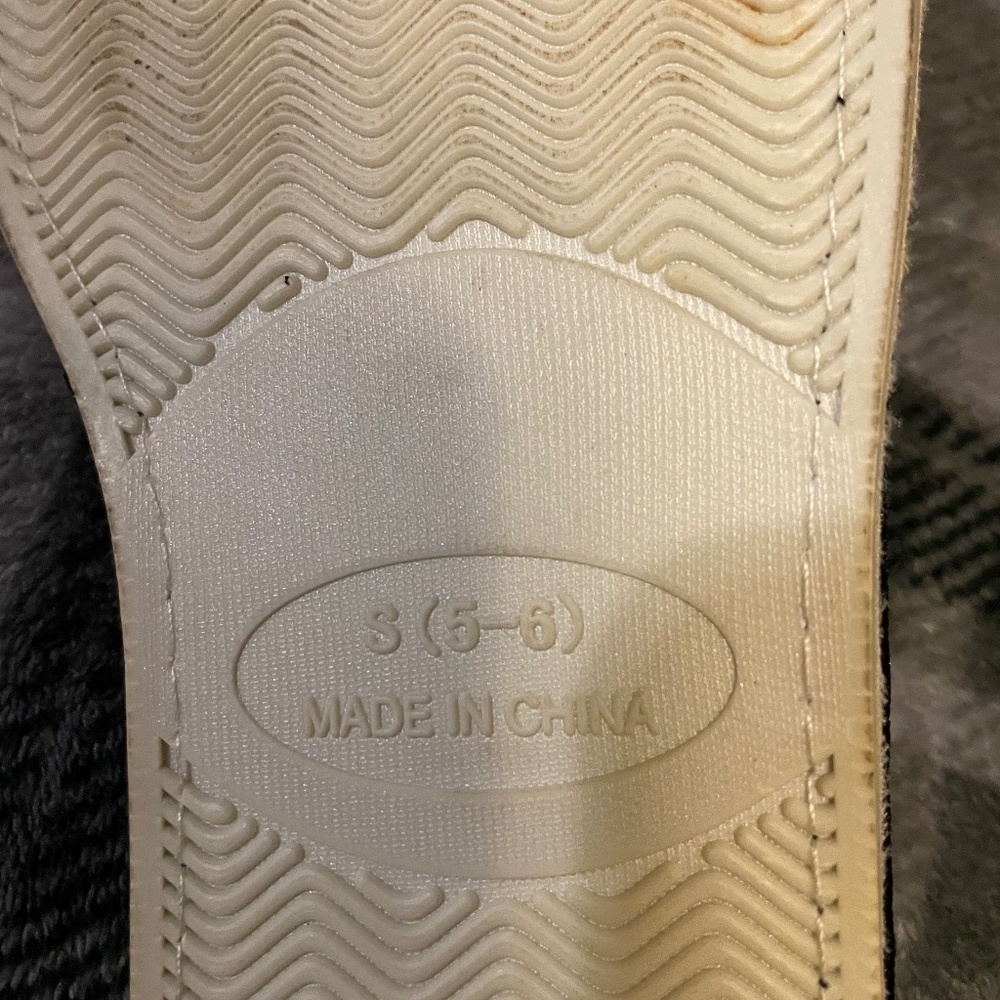Slippers - Picture 2 of 2